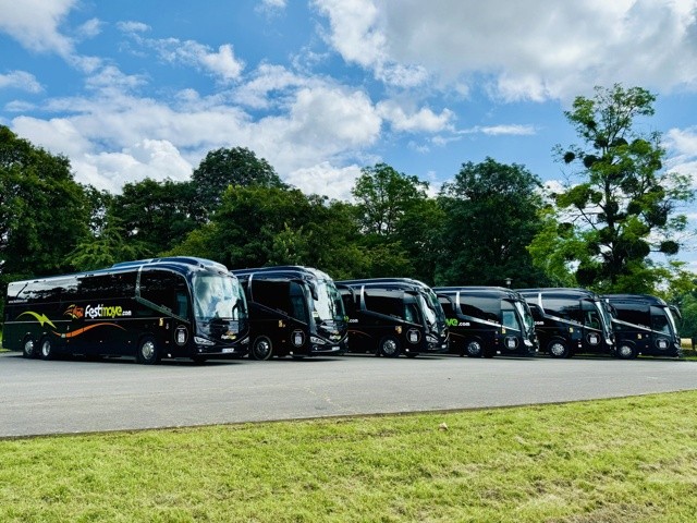 La flotte d'autocars Festimove alignée sur son parking